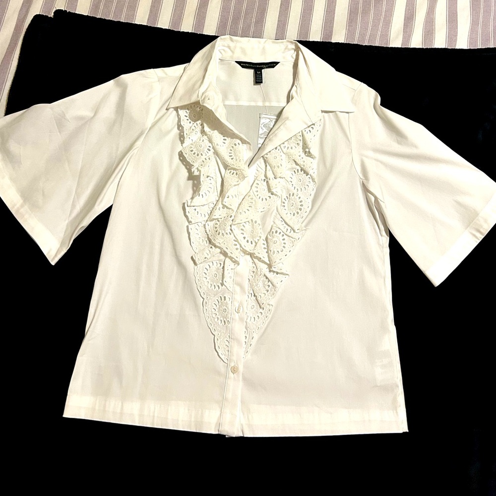 White House black market top NWT, Victorian style white color.